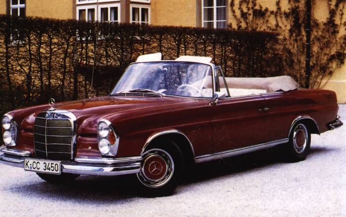 rotes_Mercedes_Cabrio.jpg